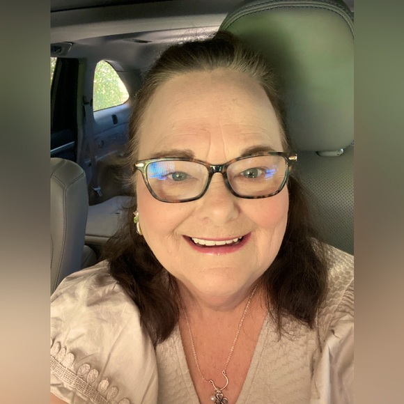 Meet your Posher, Kelly - Picture 2 of 2